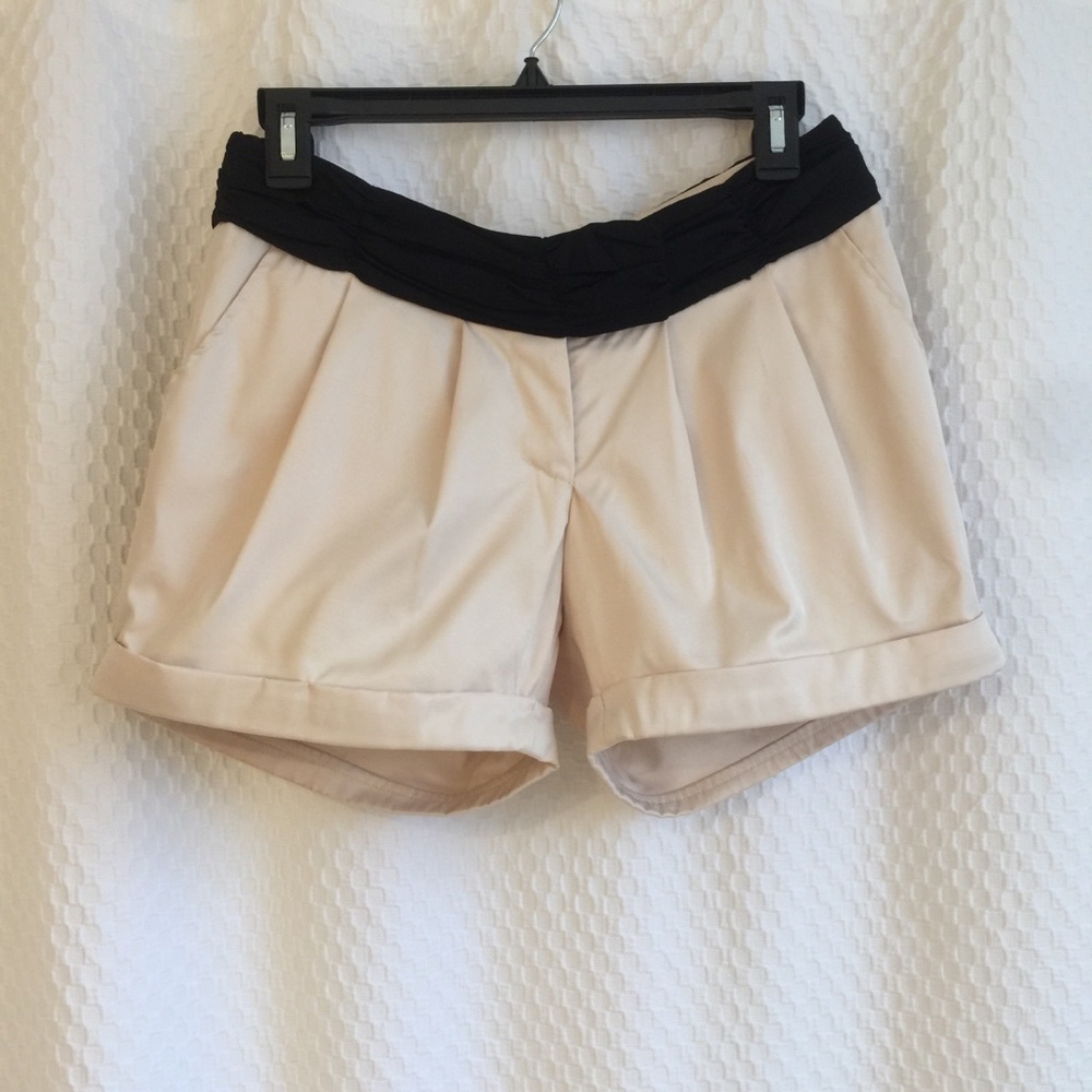 Anthropologie cream shorts SZ L  #165
